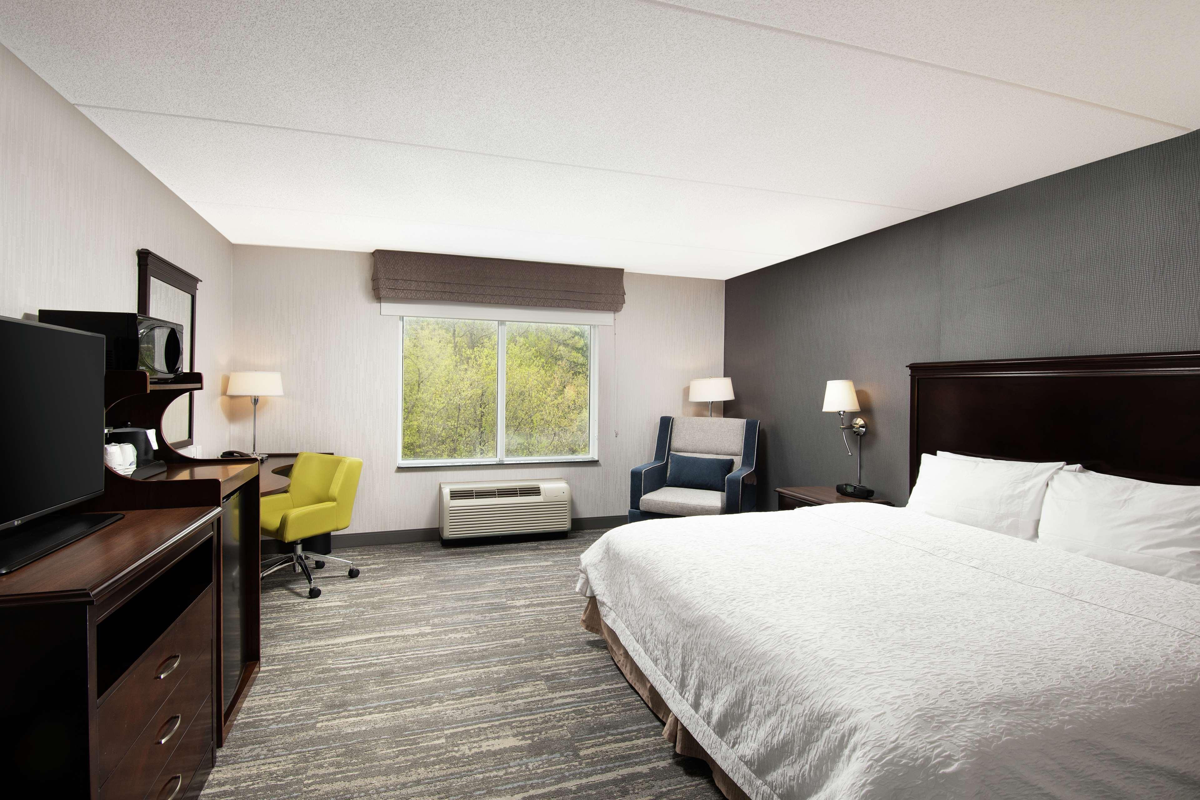 Hampton Inn & Suites By Hilton Барри Экстерьер фото