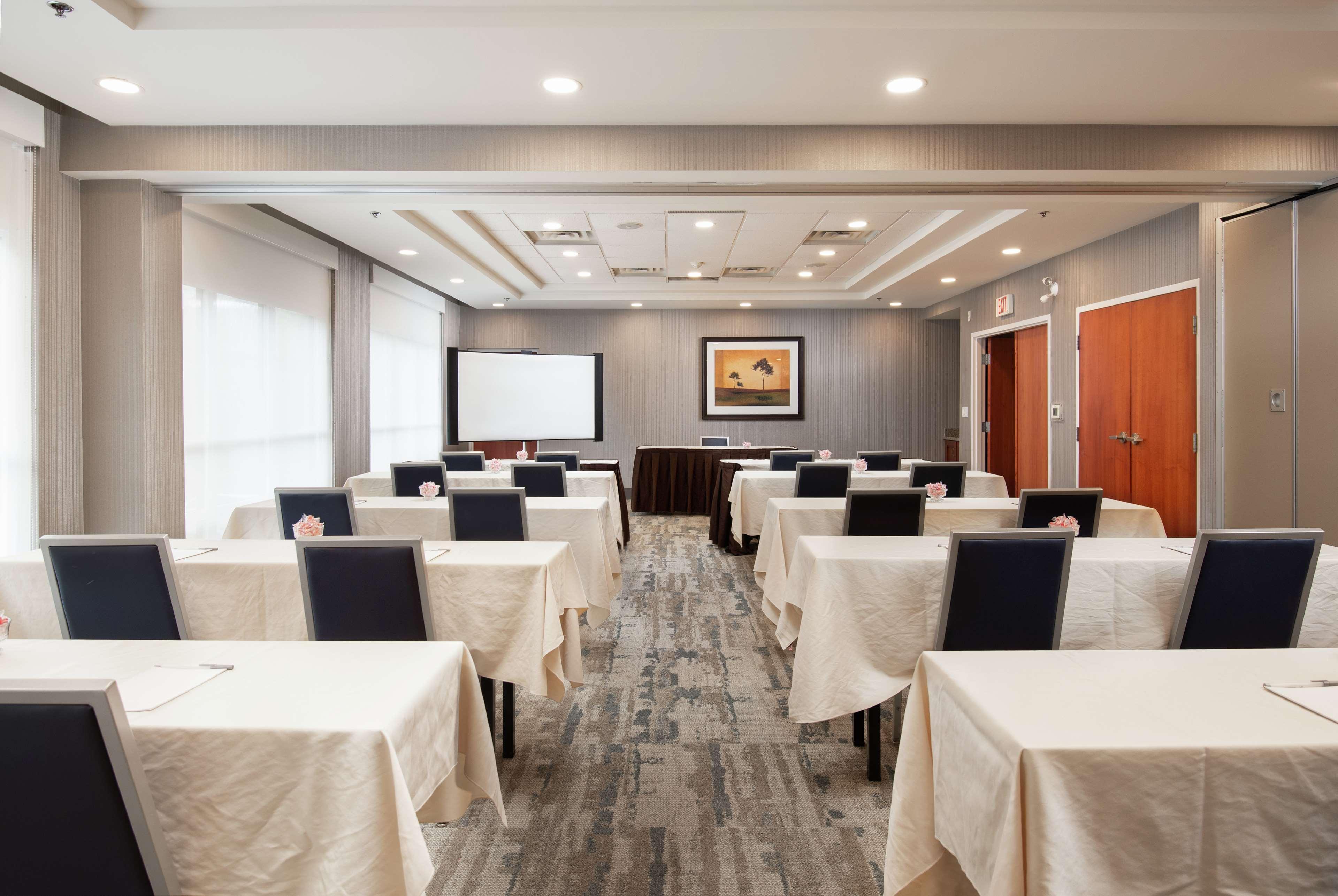 Hampton Inn & Suites By Hilton Барри Экстерьер фото