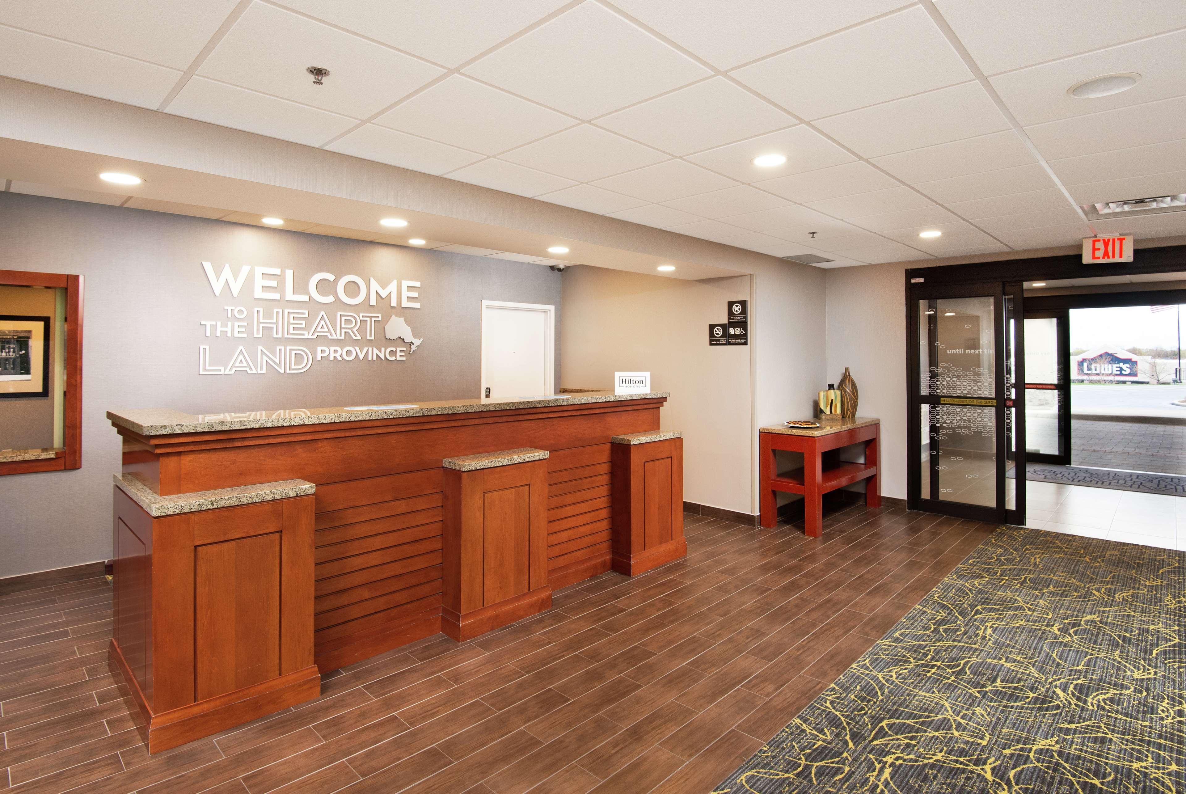 Hampton Inn & Suites By Hilton Барри Экстерьер фото