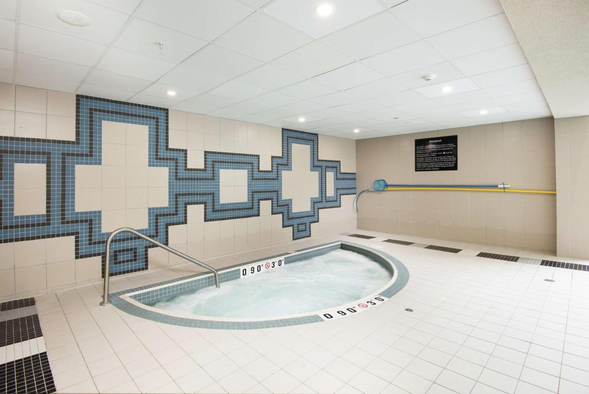 Hampton Inn & Suites By Hilton Барри Экстерьер фото