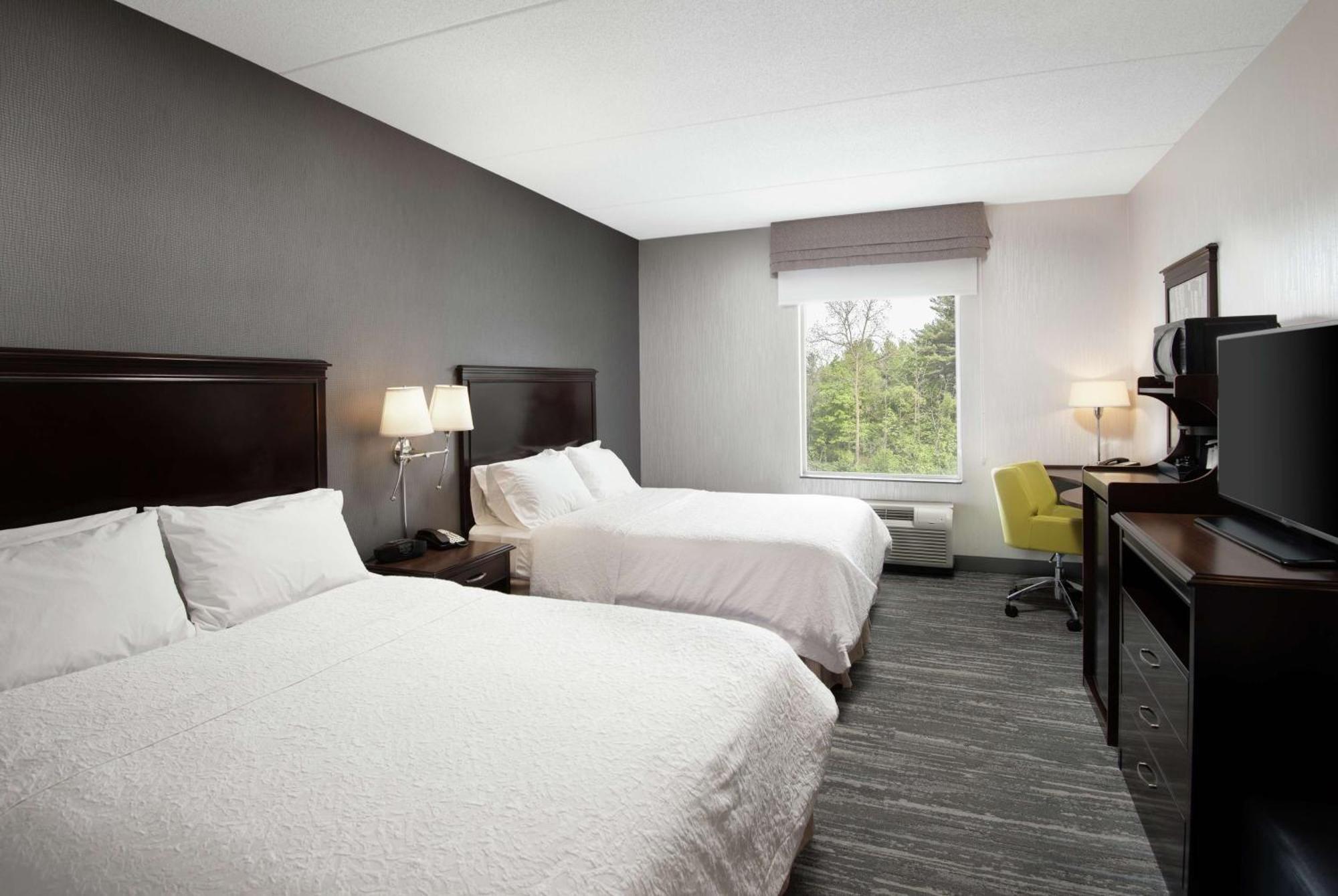Hampton Inn & Suites By Hilton Барри Экстерьер фото