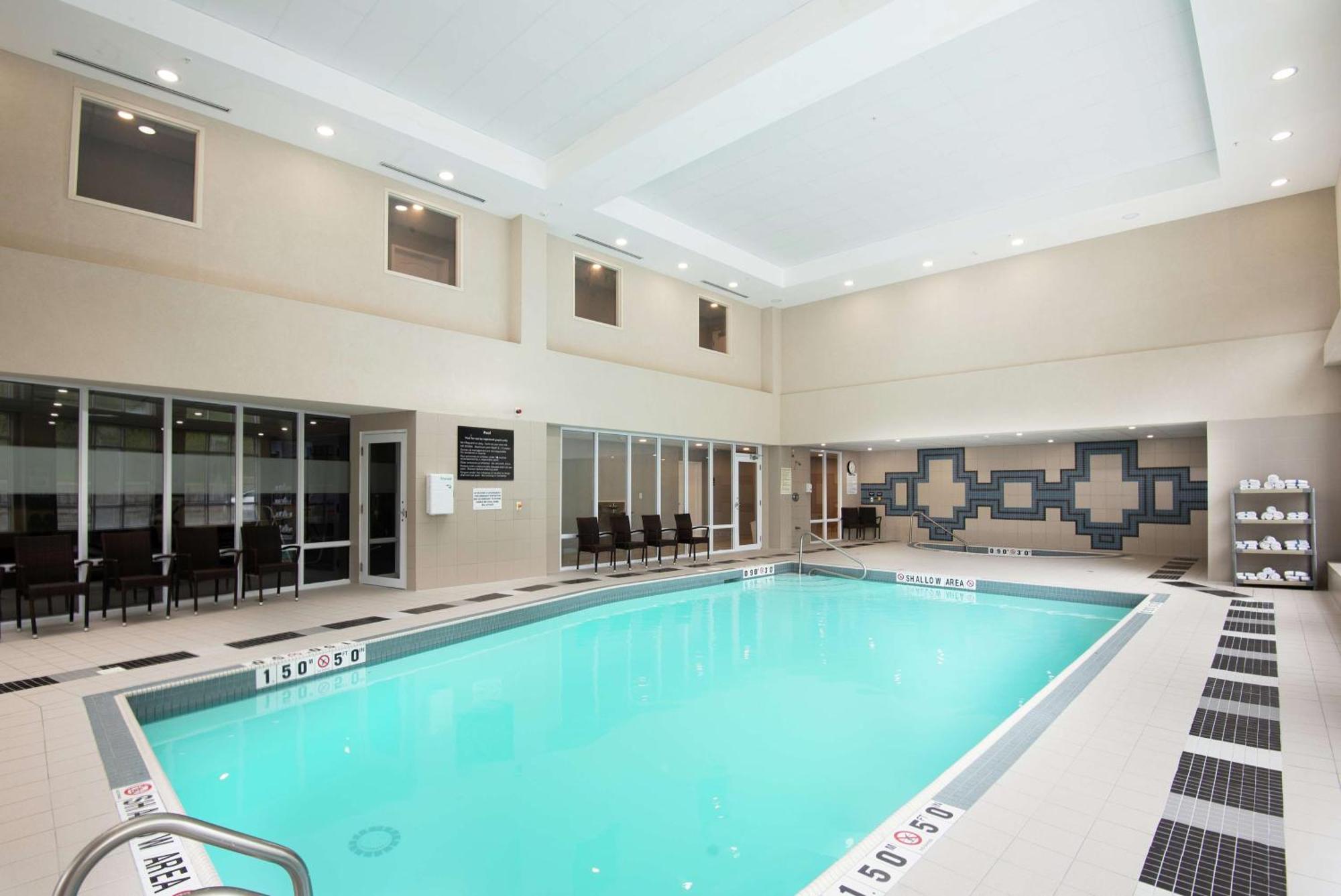 Hampton Inn & Suites By Hilton Барри Экстерьер фото