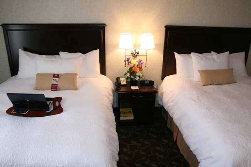 Hampton Inn & Suites By Hilton Барри Номер фото