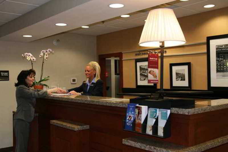 Hampton Inn & Suites By Hilton Барри Интерьер фото
